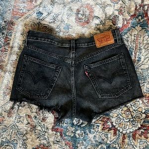 Black Levi’s 501 mid rise shorts
